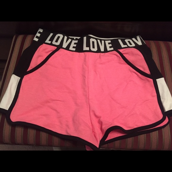 Women’s shorts - Picture 1 of 3